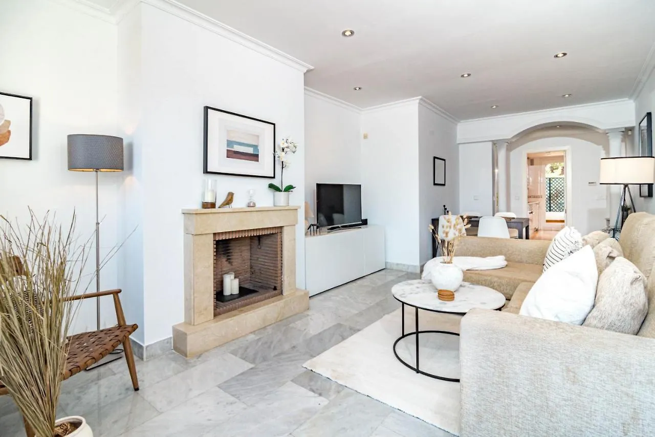 Sam24I- Cozy Apartment Walking Distance To Beach Μαρμπέλλα